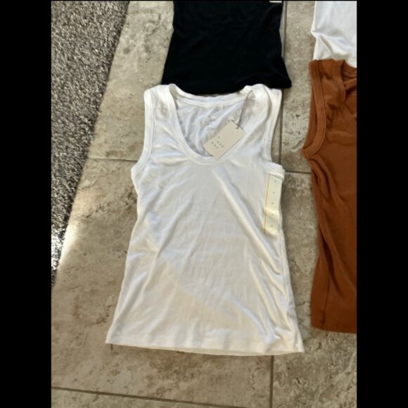 ❤️3/$12 Tank Top Bundle Includes 6 NWT (5 size small & 1 size medium) - Picture 2 of 6